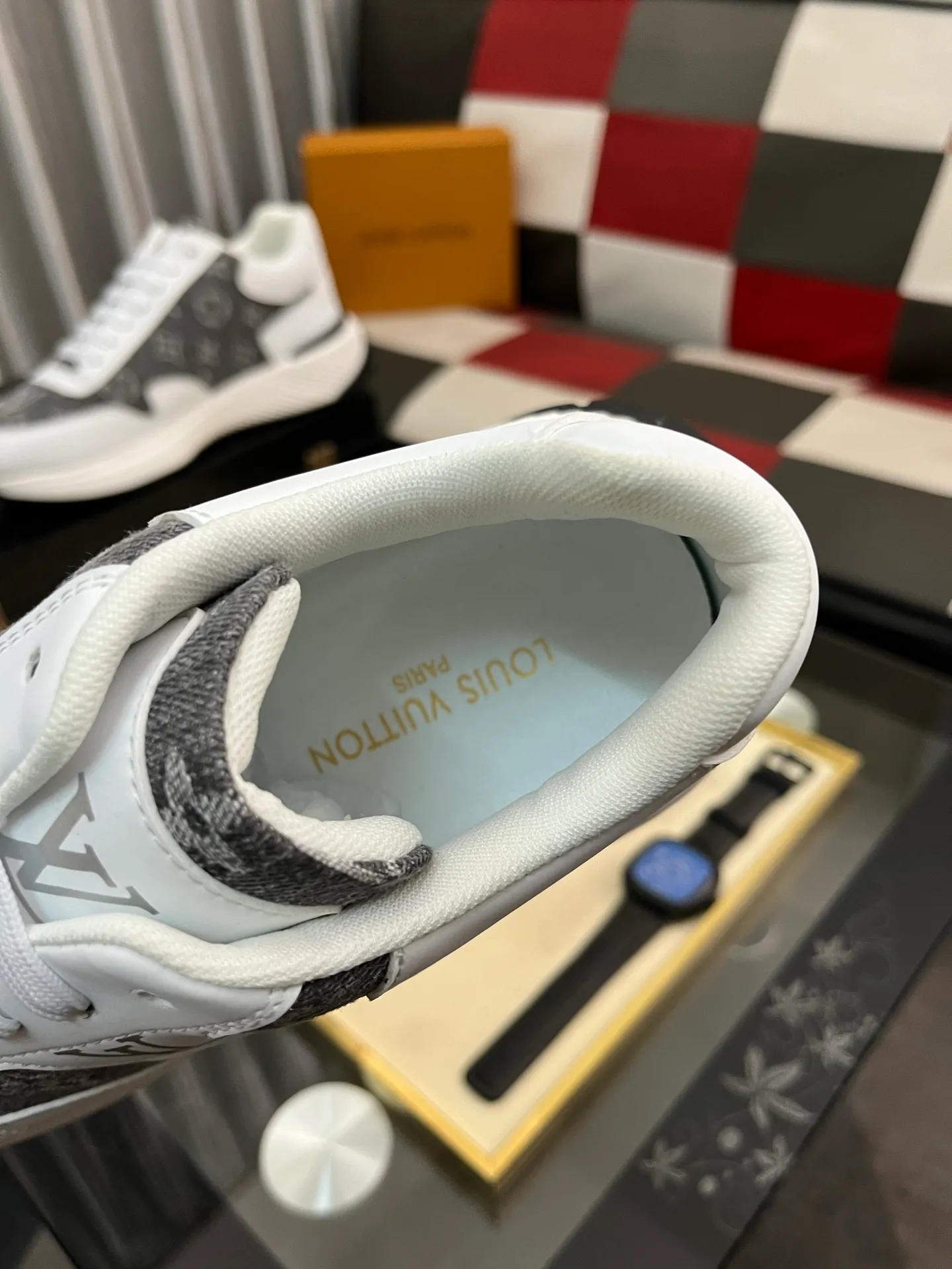Men's shoes 💰458⌚️⌚️【LOUlS VUlTTON】Louis Vuitton ~ unique and casual style. LV counter purchasing 🏃casual shoes😍😍 are on sale at the men's counter at the same time. Italian imported brands select top-layer Italian cowhide. 🐑Sheepskin lining (refuses to discolor and grind feet) Sole: Original sole specially provided by the original factory 🎬Better in kind Code number: 38-444⃣️Color selection
